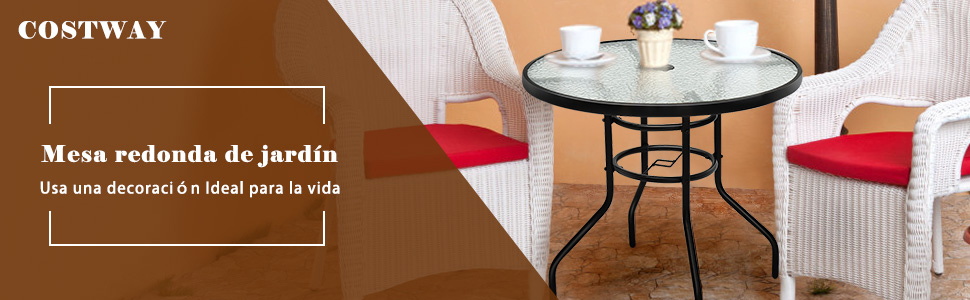Mesa exterior con sombrilla