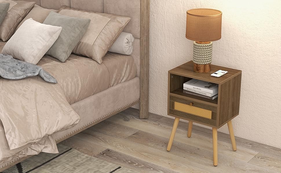 tafel-nachtkastje-in-hout-met-lade